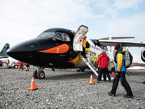Flugzeug für Flug in die Antarktis 